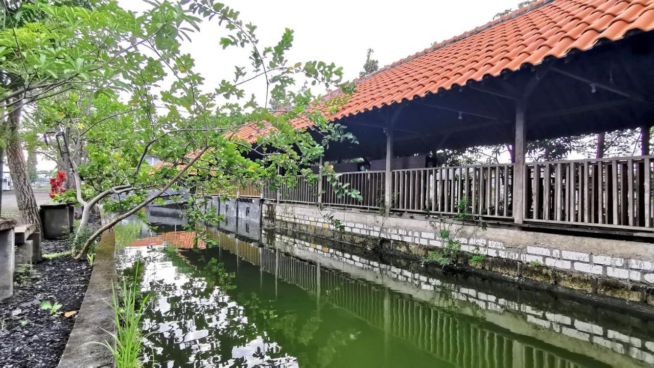 Hotel Aqiilah Syariah Lamongan Exterior foto