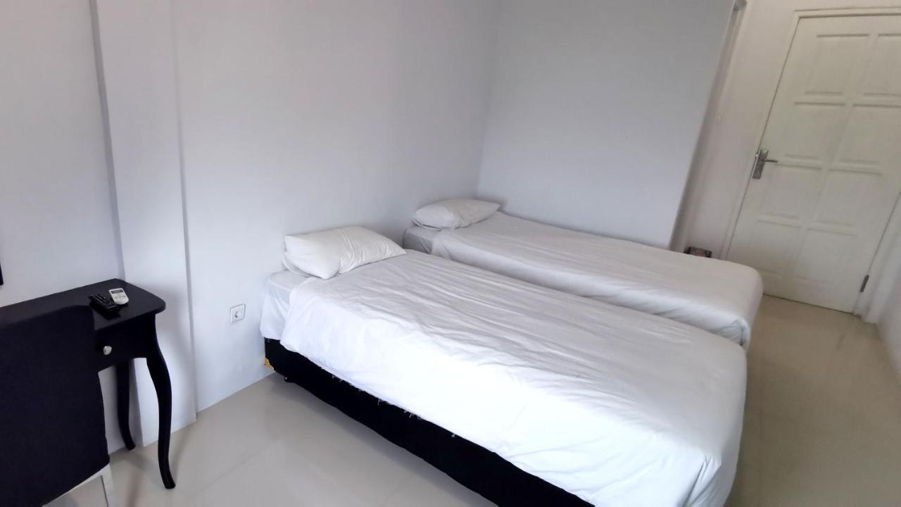 Hotel Aqiilah Syariah Lamongan Exterior foto