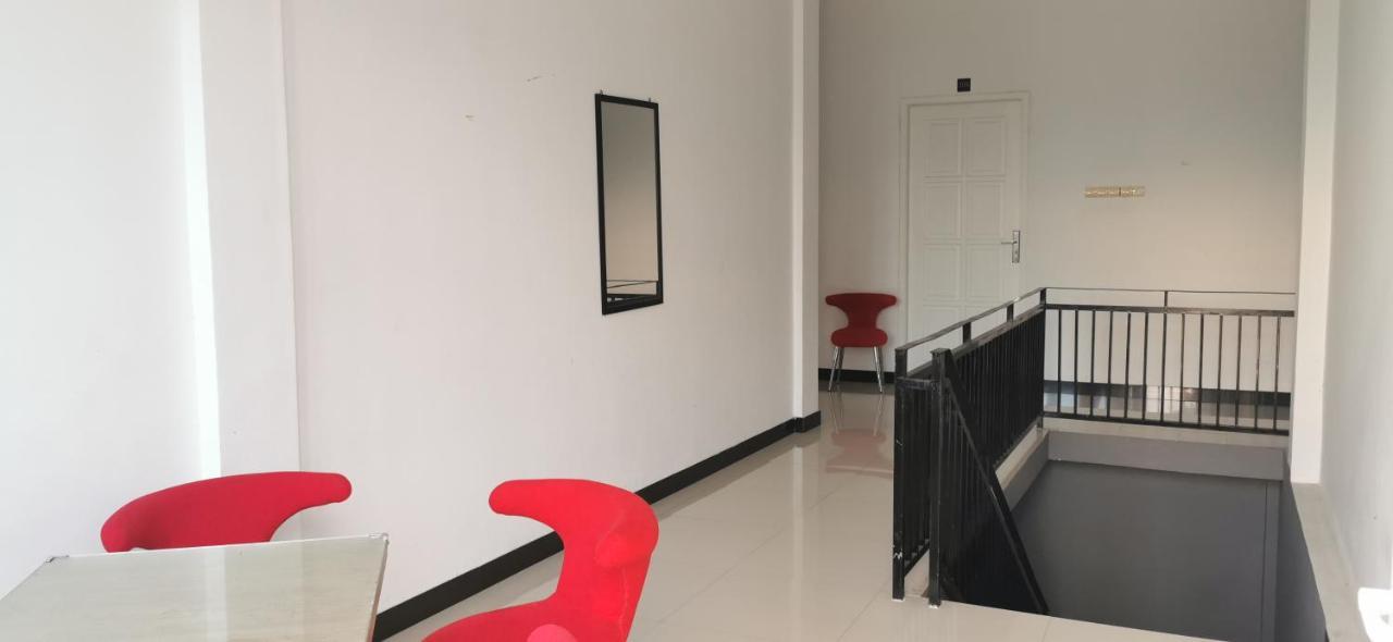 Hotel Aqiilah Syariah Lamongan Exterior foto