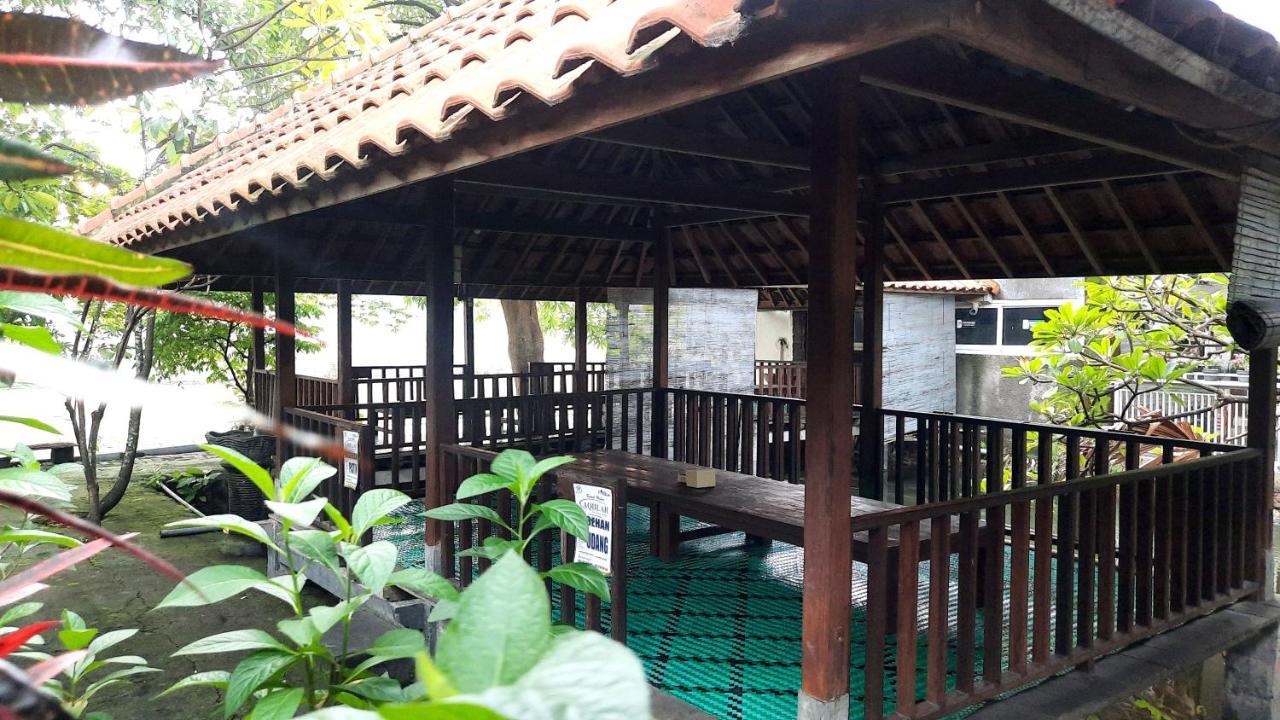 Hotel Aqiilah Syariah Lamongan Exterior foto