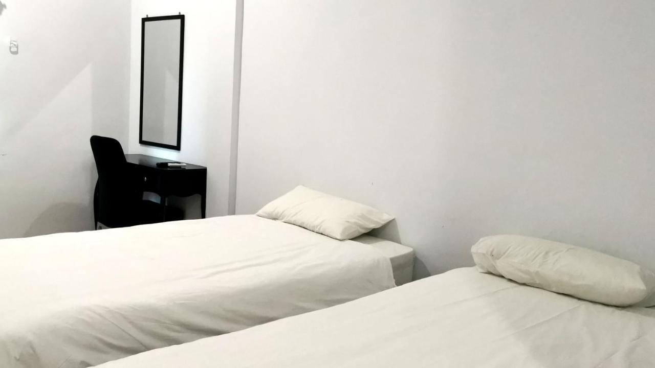 Hotel Aqiilah Syariah Lamongan Exterior foto