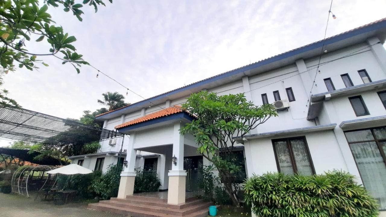 Hotel Aqiilah Syariah Lamongan Exterior foto