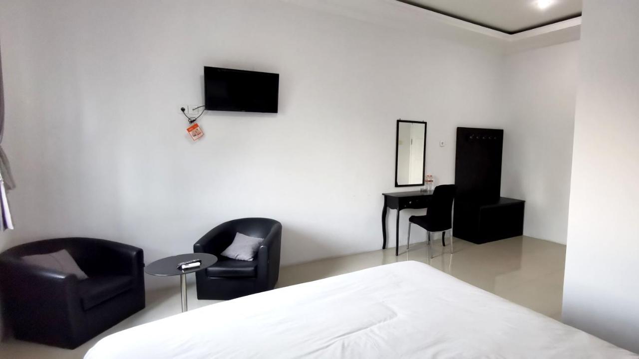 Hotel Aqiilah Syariah Lamongan Exterior foto